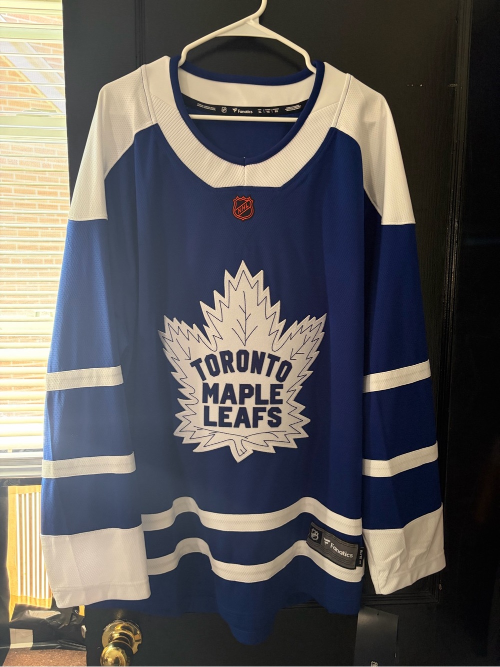 Toronto Maple Leafs Blue & White NHL Jersey. Rare new with tags. Xl